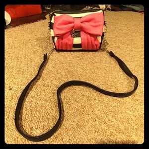 Betsey Johnson crossover bag